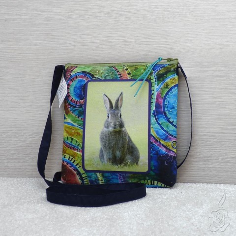Menší barevná kabelka s králíčkem králík kabelka s obrázkem malá taštička barevná kabelka látková kabelka kabelka s králíkem 