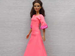 Barevné šatičky pro Barbie