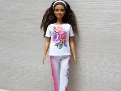 Barevné šatičky pro Barbie