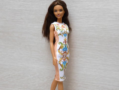 Barevné šatičky pro Barbie