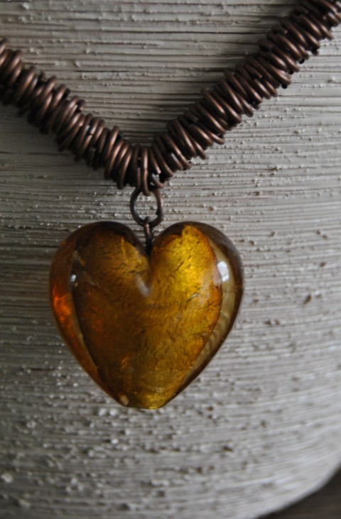 Bronzové vinuté srdce náhrdelník srdce srdíčko kroužky bronzové 