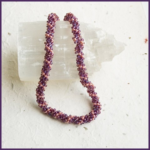 Fialová- náhrdelník spirála fialový 