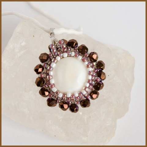 Bílá perleť. náhrdelník minerál elegance 