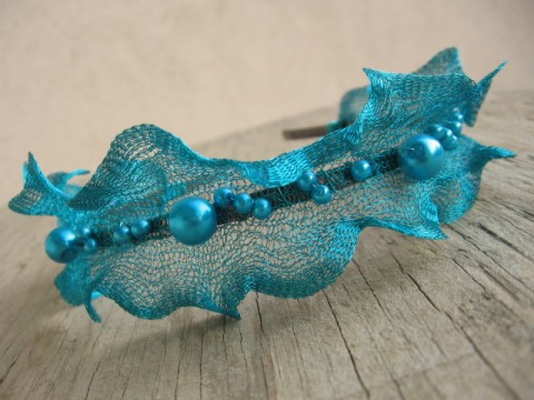 Čelenka Turquoise originální modrá čelenka tyrkysová krajka tyrkys wire modrozelená krajková wirework lelyla drátováná 