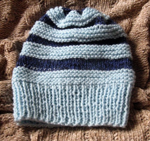 Čapka modromodrá světlá modrá čepice akryl pletená 