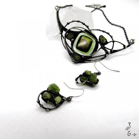 Souprava - green day náhrdelník šperky náušnice sklo jarní svěží elegantní sada zelené souprava tiffany kovové cínované olivín cínové 