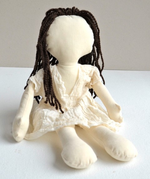hadrová panenka Brunetka panenka hra textilní panáček tvoření malovat 