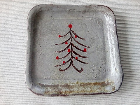 Vánoční stromek červená dekorace dárek vánoce vánoční stromeček cukroví talířek 