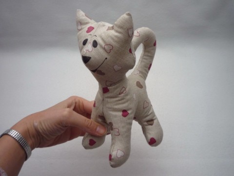 KOČIČKA mazlivá – VALENTÝNA dárek bavlna kočka kočička hračka kočičí mazlík mazlíček textilní bavlněný číča látkový mazel látková hračka textilní hračka 