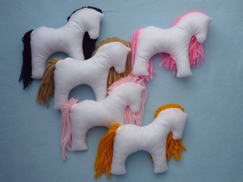 KONÍČEK k malování dárek kůň koník bavlna hračka koníček mazlík koňský koně mazlíček textilní bavlněný látkový mazel látková hračka textilní hračka 