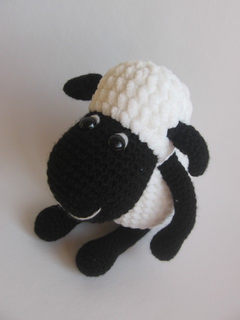 Ovečka háčkovaná černobílá ovečka ovce hračka zvířátko zvíř 