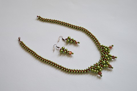 paprsky 2 náhrdelník zelená náušnice dívčí elegantní šité společenské ples plesové dámské měděné paprsky broušené korálky 