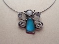 Obojkový náhrdelník s motýlkem
