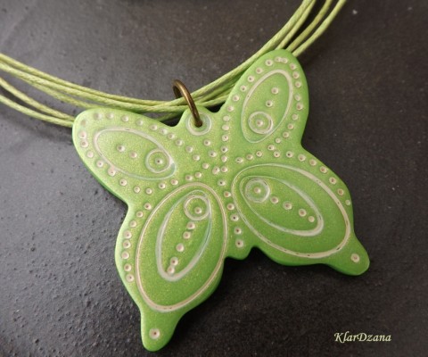 Přívěsek Antonia zelený motýl náhrdelník přívěsek zelená béžová fimo světle šňůrky vzorované polymerové hmoty tělová pleťová 