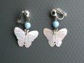 Bílé motýlkové klipsy s modrým