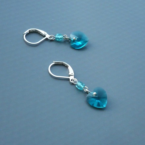 Bluezirkon Swarovski srdce-náušnice královna srdce modrozelený modrá srdíčko jednoduché láska srdíčka nebe modré tyrkysová swarovski třpyt valentýn krátké tyrkys tyrkysové blue modrozelená obloha ples plesové slavnostní crystal lesklé tyrkysový zářivé drobné třpytivé královské srdcové modř modrozelené blýskavé bál blyštivé srdíčkové královská království trůn 