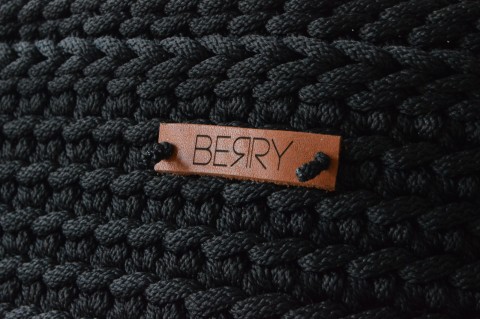 BERRY LINE - černá kabelka ruční práce háčkovaná moderní dámská ucha pevná pro ženy polyester 