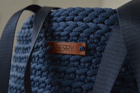 BERRY LINE - tmavě modrá kabelka ruční práce háčkovaná moderní dámská ucha pevná pro ženy polyester 