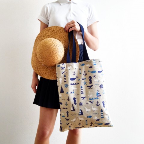 Světlá taška s mořskými motivy voda moře taška modrá ryba klobouk béžová léto loď látková plátěná režná sea nákupka summer plátěná taška látková taška nákupní taška plátěnka skladná na nákup letní taška modrá taška světlá taška taška k vodě 