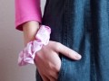 Textilní gumička/náramek – růžová