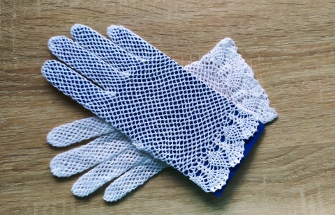 bílé háčkované rukavičky krajka rukavičky crochet háčkovaná krajka lace gloves 