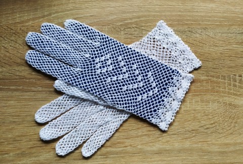 bílé háčkované rukavičky krajka rukavičky crochet háčkovaná krajka lace gloves 