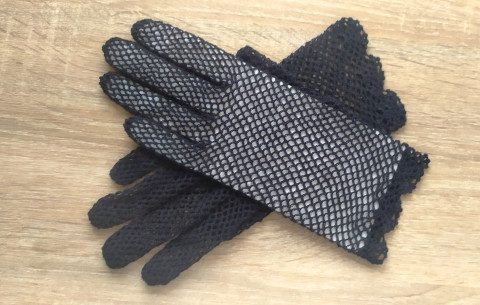 černé rukavičky s krajkovým lemem krajka rukavičky crochet háčkovaná krajka lace gloves 