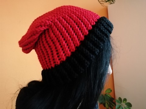 Pletená spadlá čepice červená+černá dárek zima žena zimní teplá muž 