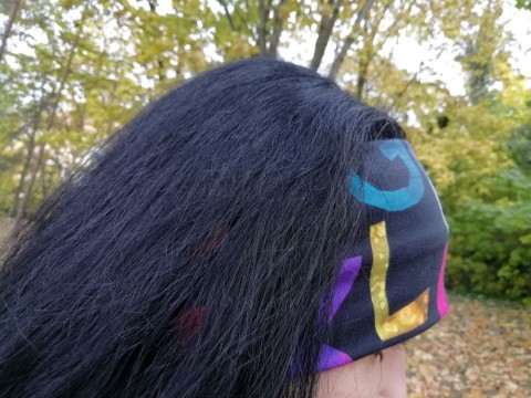 Šitá čelenka - barevná písmenka dárek sportovní uši pokrývka 