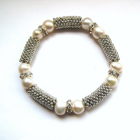 Náramek s perlami náramek bílá stříbrná perly pruženka 