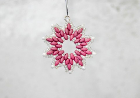 Magicky sněhová hvězda - ozdoba korálky fialová bílá vánoční hvězda zimní hvězdička vločka purpurová 
