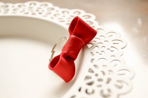 Červená mašlička - prsten červená červené prsten mašle holčičí romantické prstýnek mašlička polymer na ruku pro dívky pro ženy na prst červeňoučké 