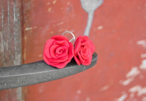 Růže - náušnice červená červené růže červený růžičky originál polymer polymerová hmota ruční výroba na uši 