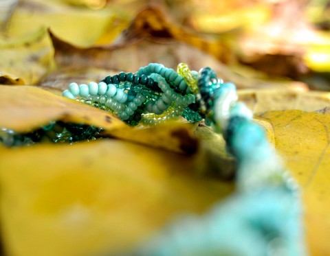 Z podzimu zrozeno - náhrdelník náhrdelník korálky zelená elegantní zelené zelenkavá extravagantní pruhy na krk 
