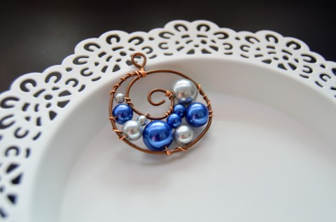 Spirálka - dekorace korálky perličky modrá modré mod 
