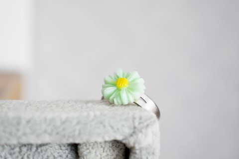 Drobné mentolové kvítí - prsten prsten květina žlutá květinka kytička dětské kytka kopretina mentolová drobné kvítí mentolové nastavitelné 