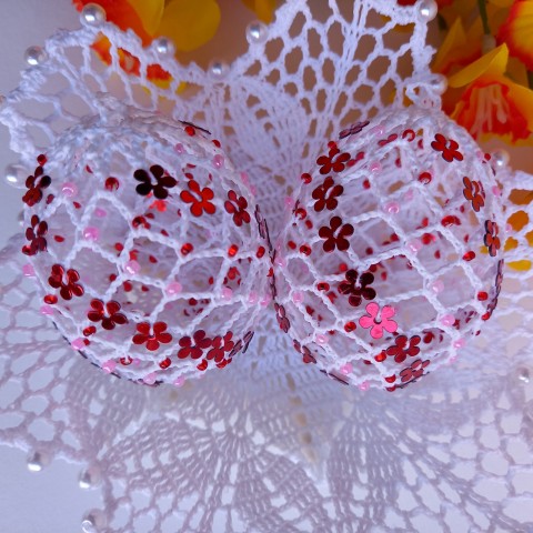 Háčkované vajíčko-s flitry-červené dekorace háčkovaný háčkování veselé velikonoce kytičky kytička háčkované zdobené kraslice vajíčko svátky crochet egg 
