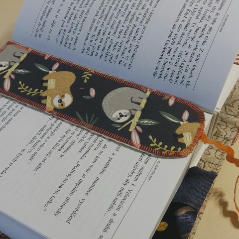 Záložka s lenochody textilní záložka do knížky s len 