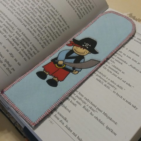 záložka s pirátem textilní záložka do knížky s len 