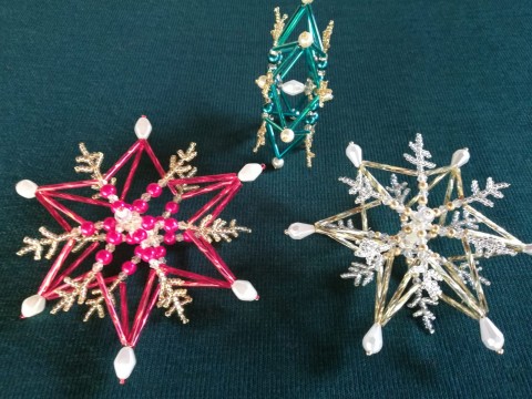 Dvojitá hvězda z korálků dekorace dárek korálky vánoce dáreček vánoční hvězda originál 3d výzdoba pozornost stromek stromeček prostorová advent ruční práce svátky dvojitá 