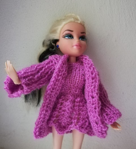 Pletený komplet pro Barbie panenka pletení hraní šaty svetr šatičky oblek obleček barbie ruční práce cardigan 
