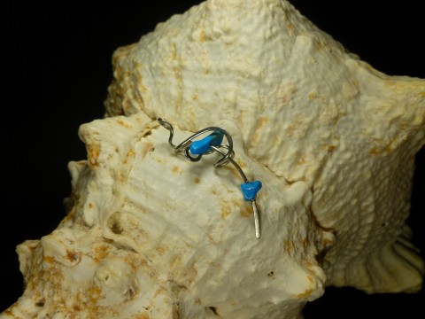 Tepaný přívěsek - s modrým howlitem přívěsek šperk 