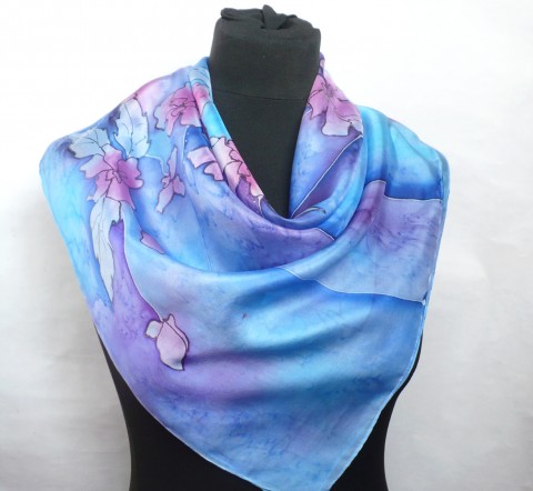 Blue. Hedvábný šátek 74 x 74 cm. modrá malovaný hedvábný šátek pestrobarevný malba na hedvábí hedvábný šátek dárek pro ženu modrý šátek 