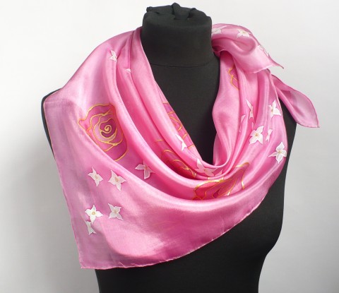 Hedvábný šátek Pink. malovaný šátek malba na hedvábí hedvábný šátek černý šátek dárek pro ženu 