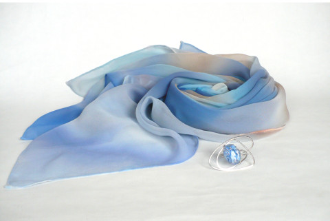 Šátek se sponou Simply Elegant Blue souprava hedvábí hedvábný šátek dárek pro ženu šátek se sponou ekoprint eko print šátek spona 