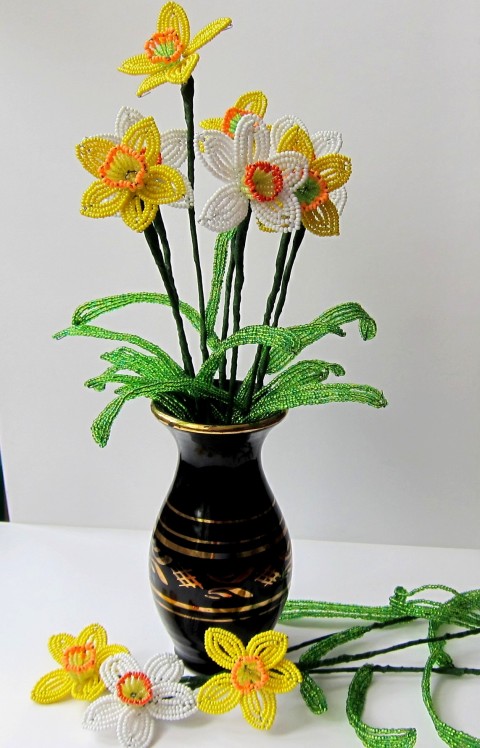 Narcisy z korálků dekorace jaro kytička narcis 