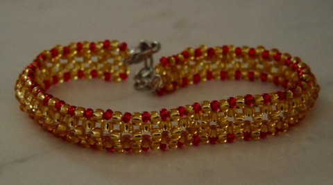 Náramek Royal červená náramek korálky zlatá elegantní bižuterie rudá jemný 