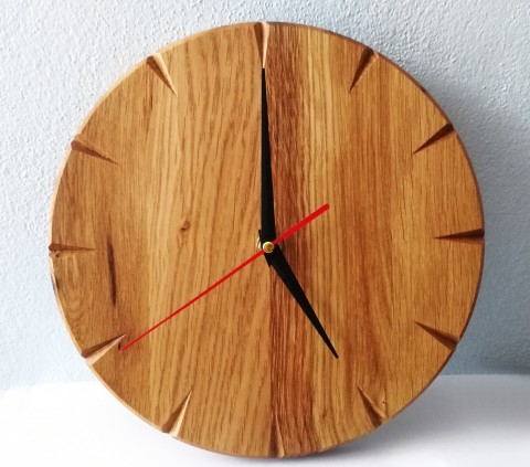 Dřevěné hodiny hodiny dubové nástěnné. masiv 