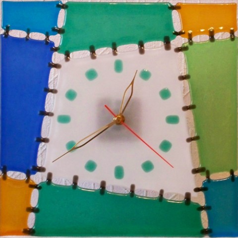 Nástěnné hodiny z barevného skla. sklo hodiny dekorativni předměty 