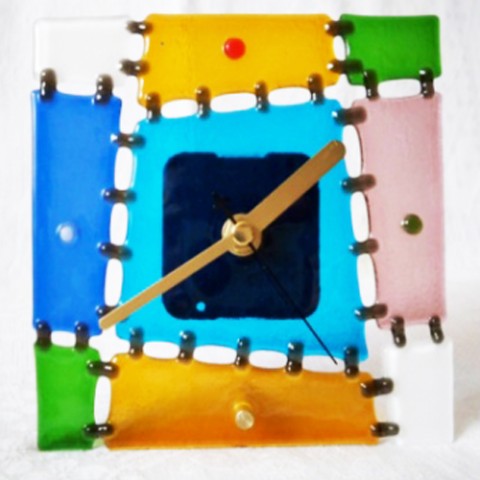 Stolní hodiny z barevného skla. sklo hodiny dekorativni předměty 